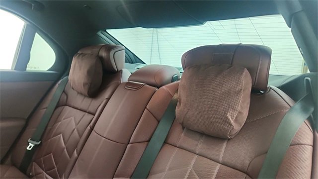 Used 2025 BMW i7 eDrive50 image 32