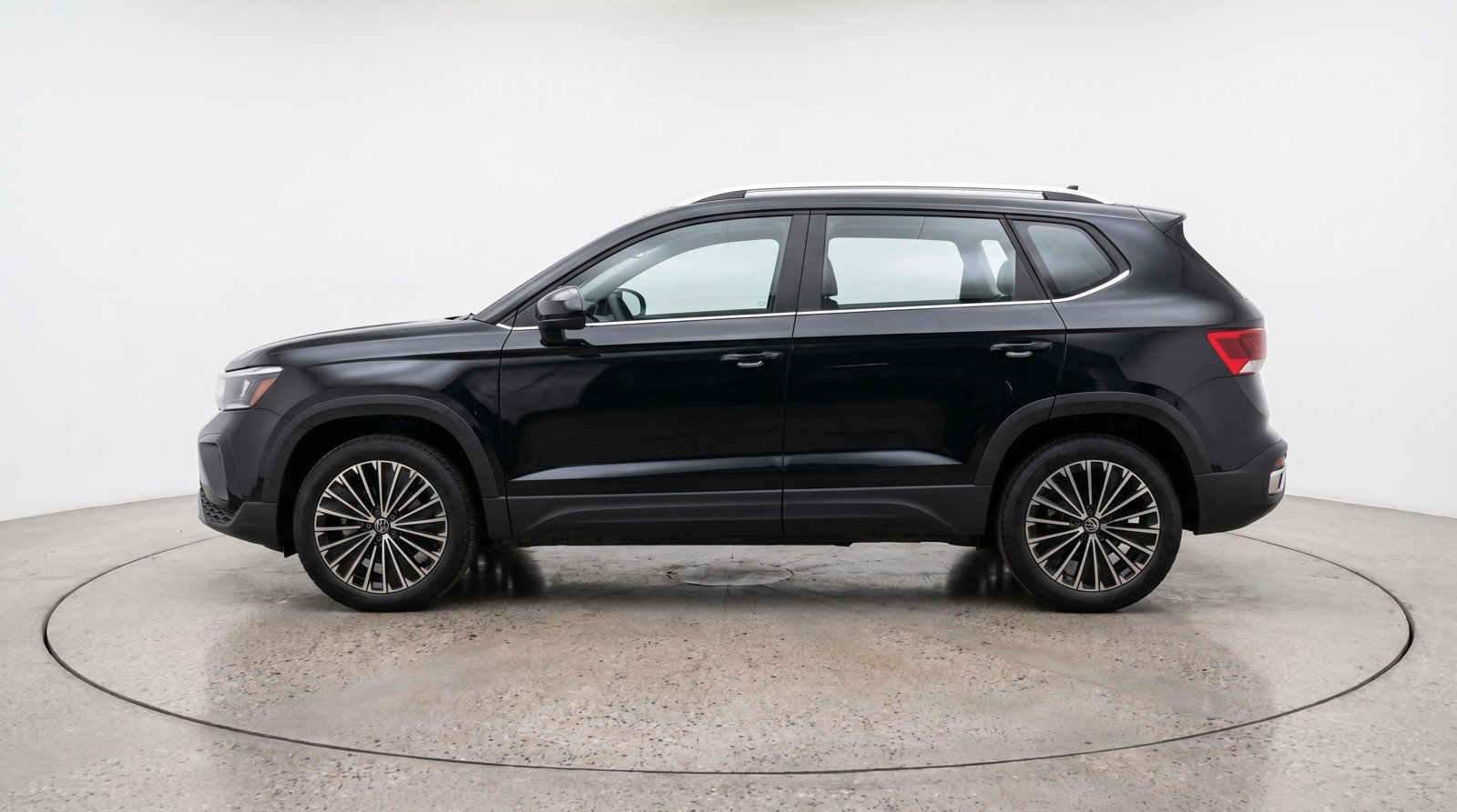 Used 2025 Volkswagen Taos SE FWD image 5