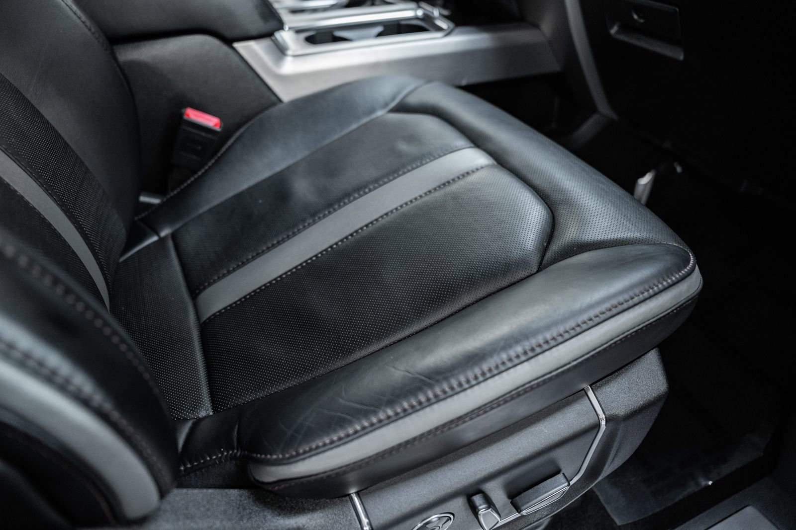 Certified 2018 Ford F150 Platinum w/ Equipment Group 701A Luxury image 49