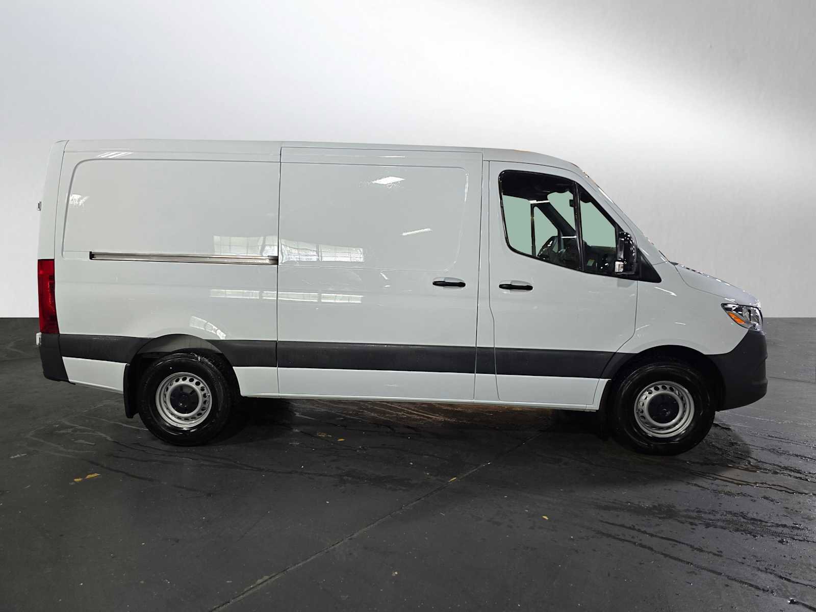 Used 2025 Mercedes-Benz Sprinter 2500 image 2
