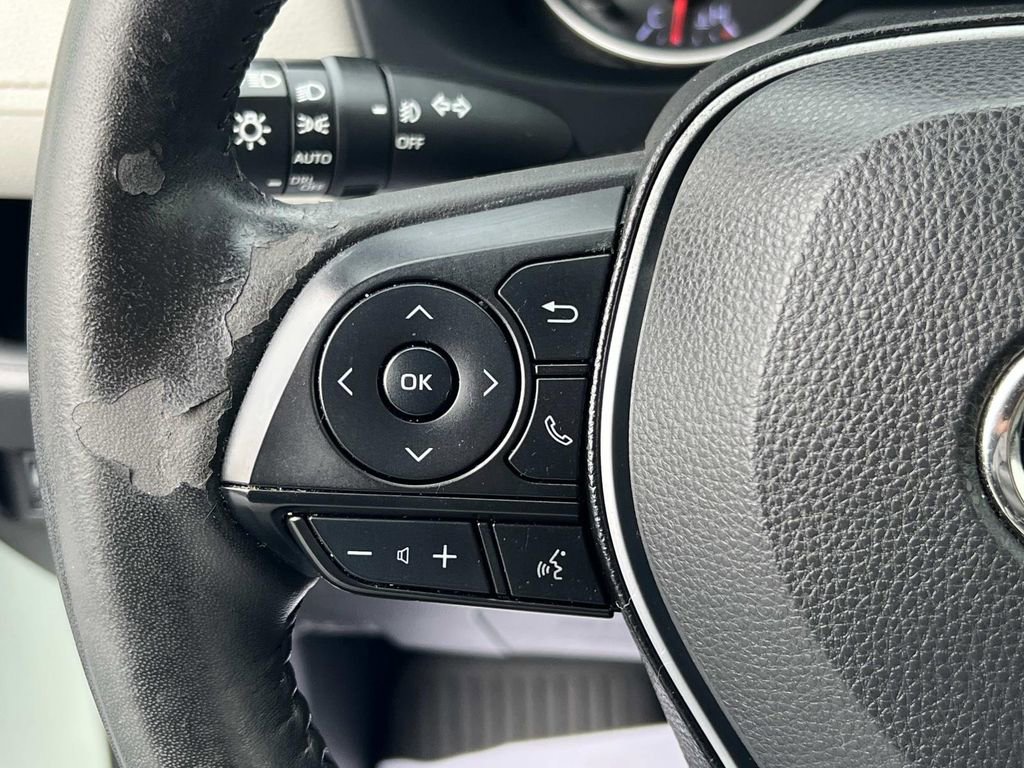 Used 2020 Toyota RAV4 XLE Premium image 25