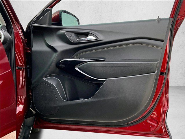 Used 2024 Chevrolet Trax LT FWD image 19