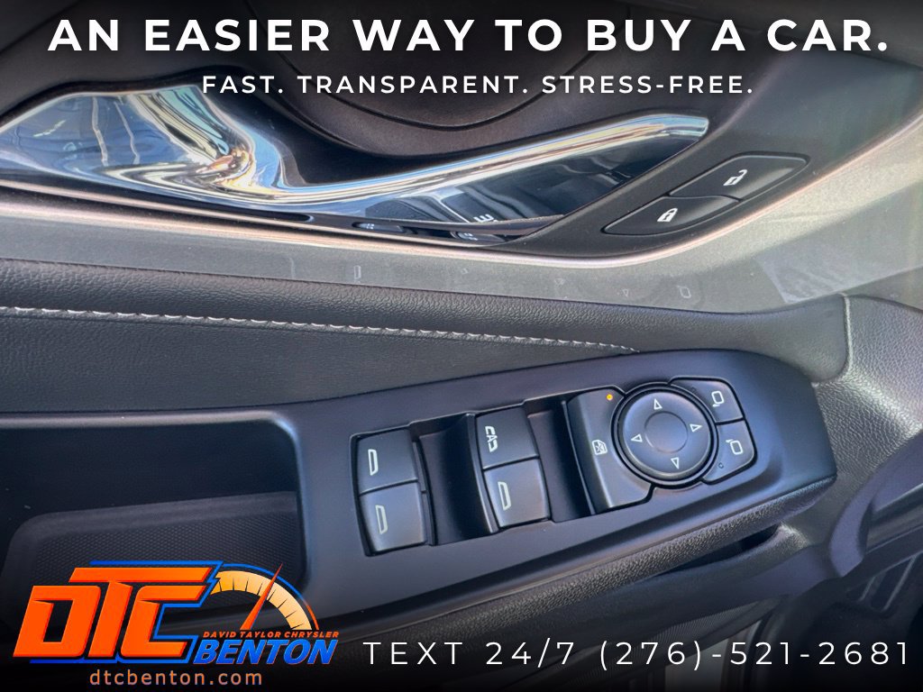 Used 2023 Chevrolet Traverse LT FWD image 13
