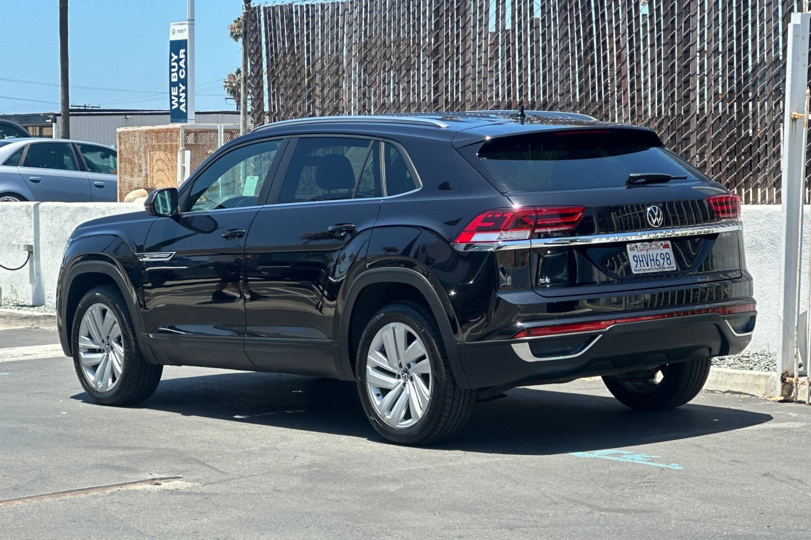 Used 2023 Volkswagen Atlas Cross Sport SE FWD image 6