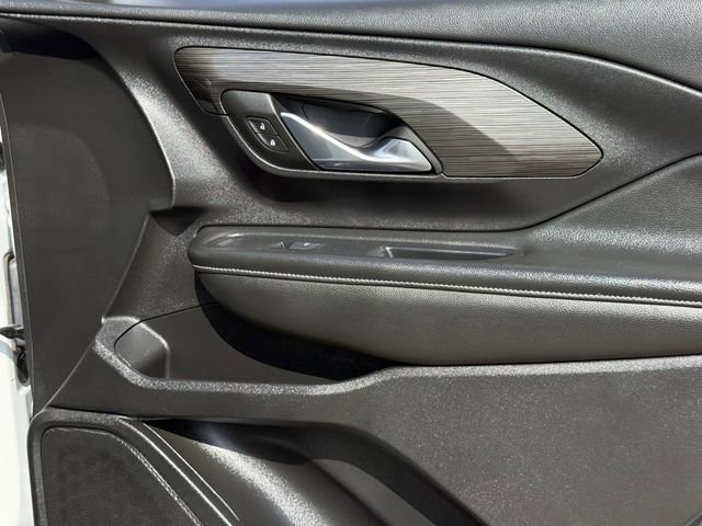 Used 2024 GMC Terrain SLT image 30