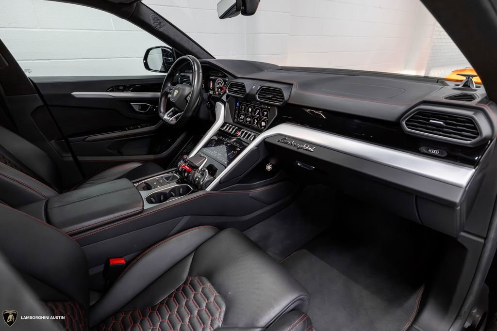 Used 2019 Lamborghini Urus AWD/4WD image 42