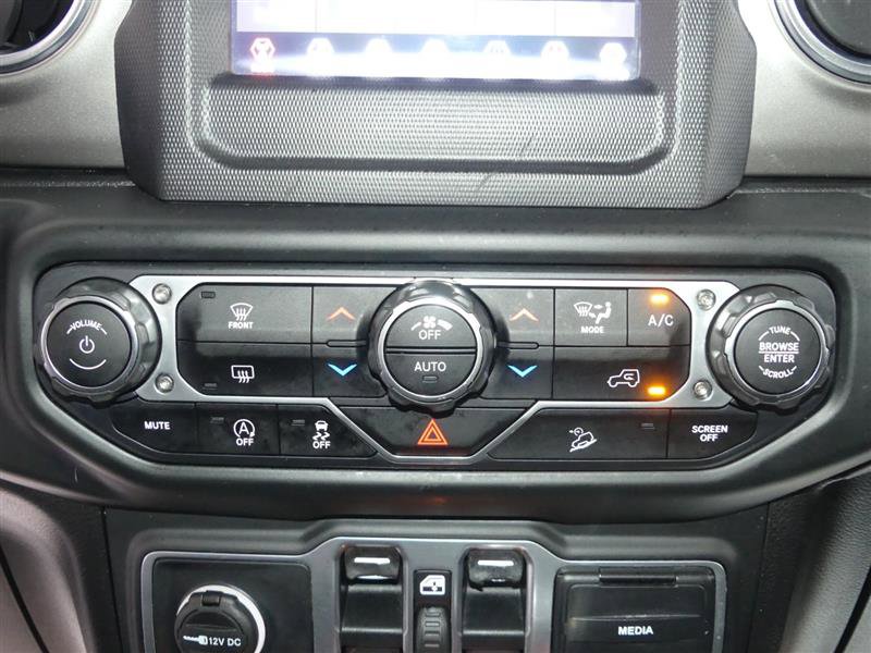 Used 2018 Jeep Wrangler Unlimited Sahara image 35