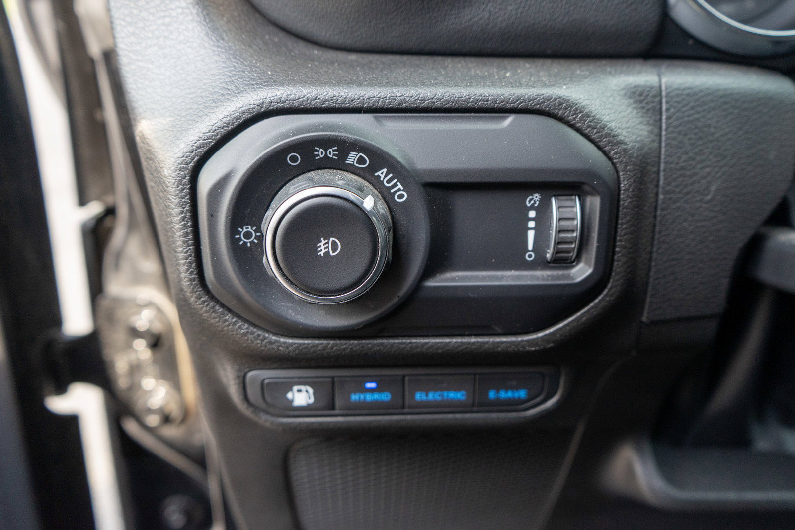 Used 2023 Jeep Wrangler Unlimited Sahara w/ Cold Weather Group AWD/4WD image 16