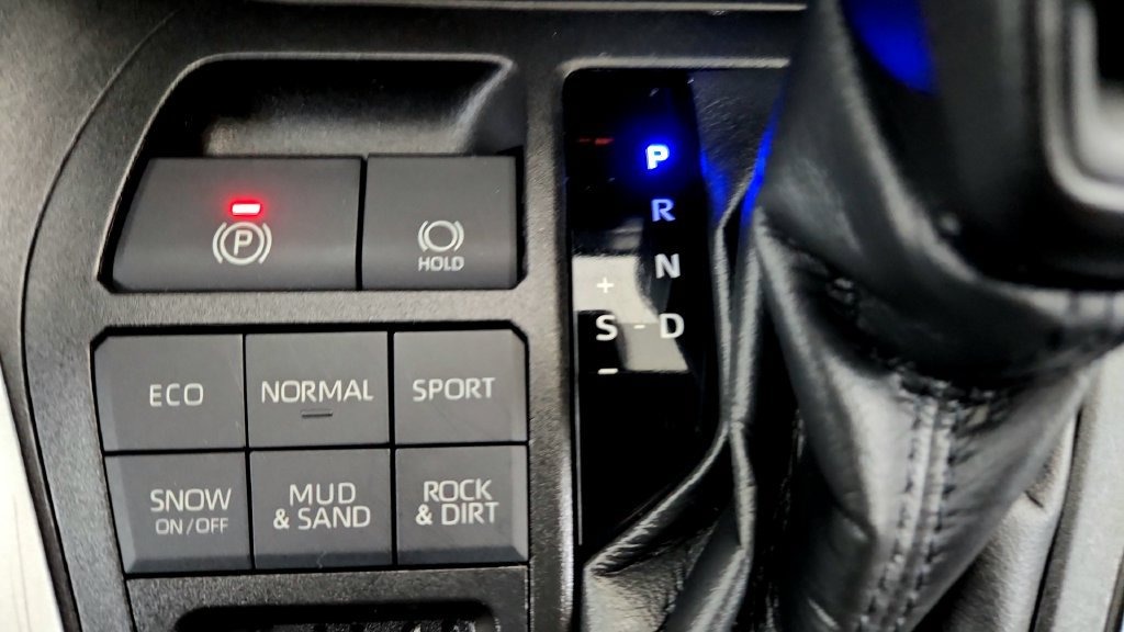 Certified 2021 Toyota RAV4 LE AWD/4WD image 33