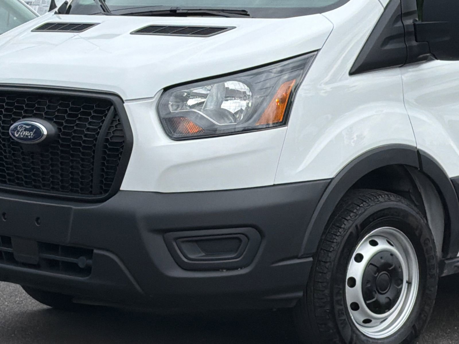 Used 2024 Ford Transit 250 148 Medium Roof RWD video 2