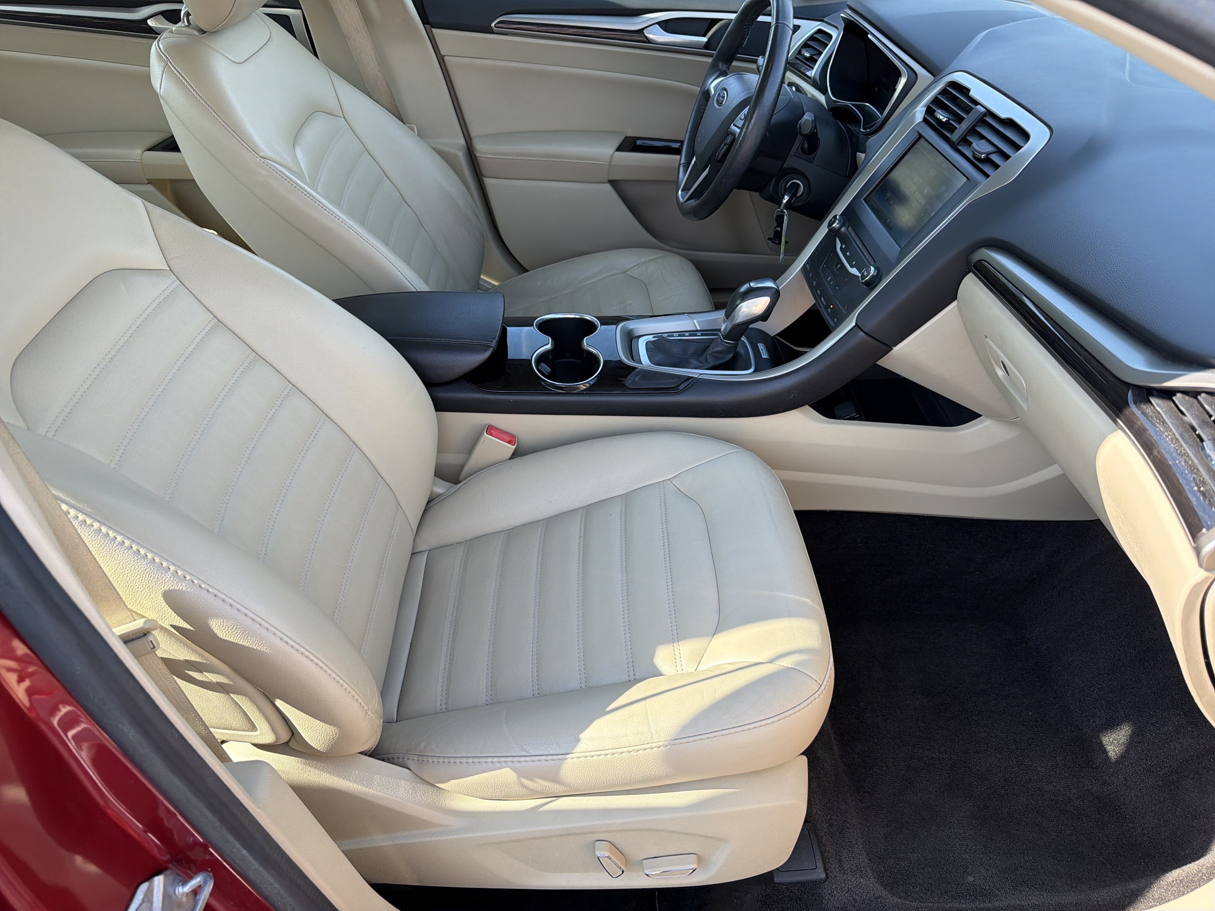 Used 2015 Ford Fusion SE w/ Equipment Group 202A FWD image 11