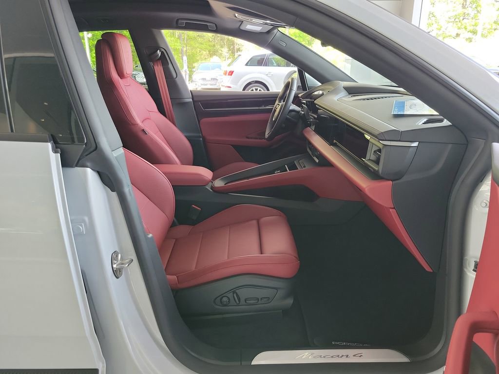 New 2026 Porsche Macan 4 Electric AWD/4WD image 16