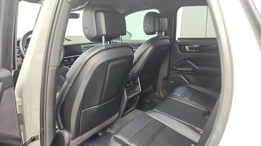 Used 2022 Porsche Cayenne Platinum Edition AWD/4WD image 36