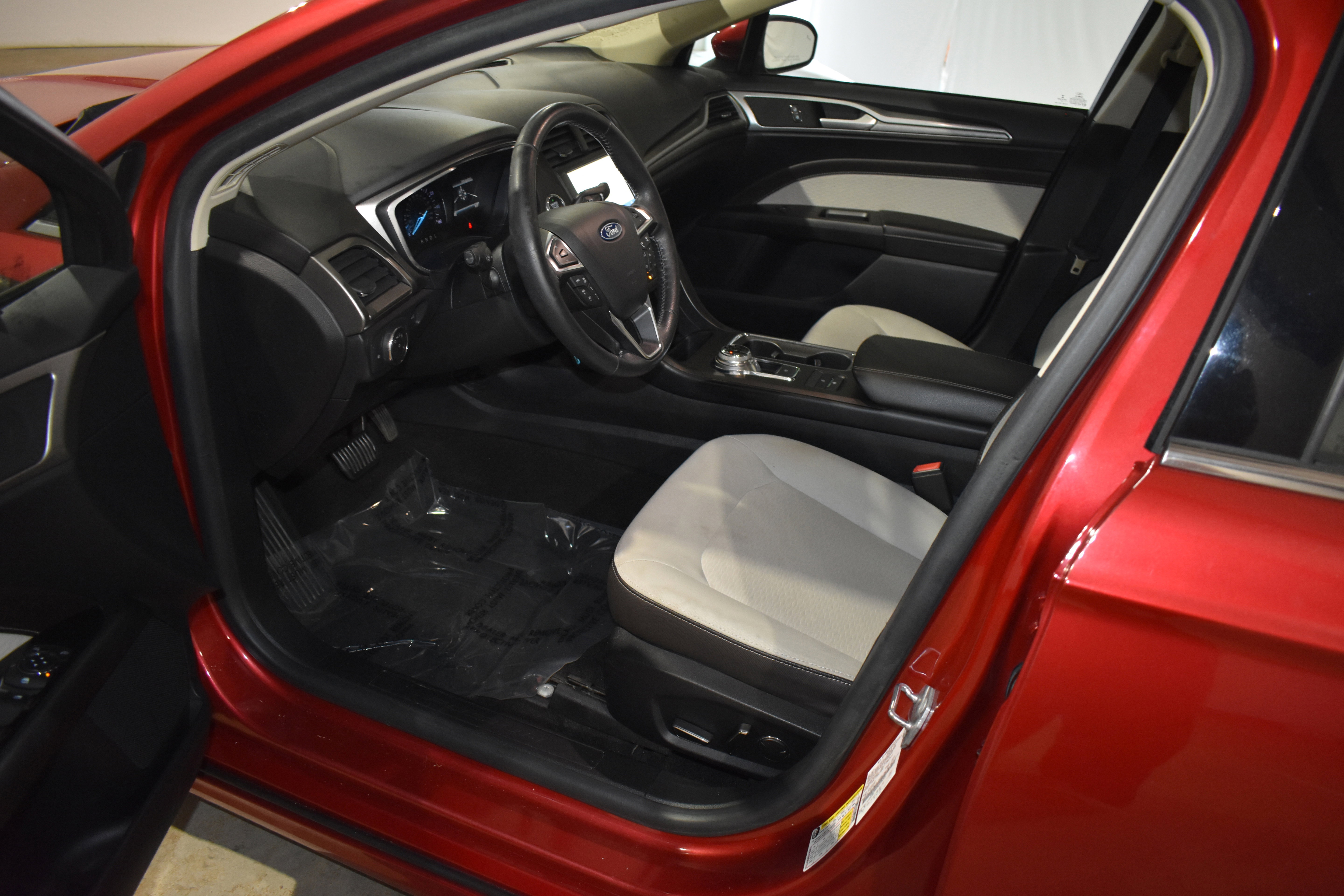 Used 2020 Ford Fusion SE w/ Equipment Group 151A image 22