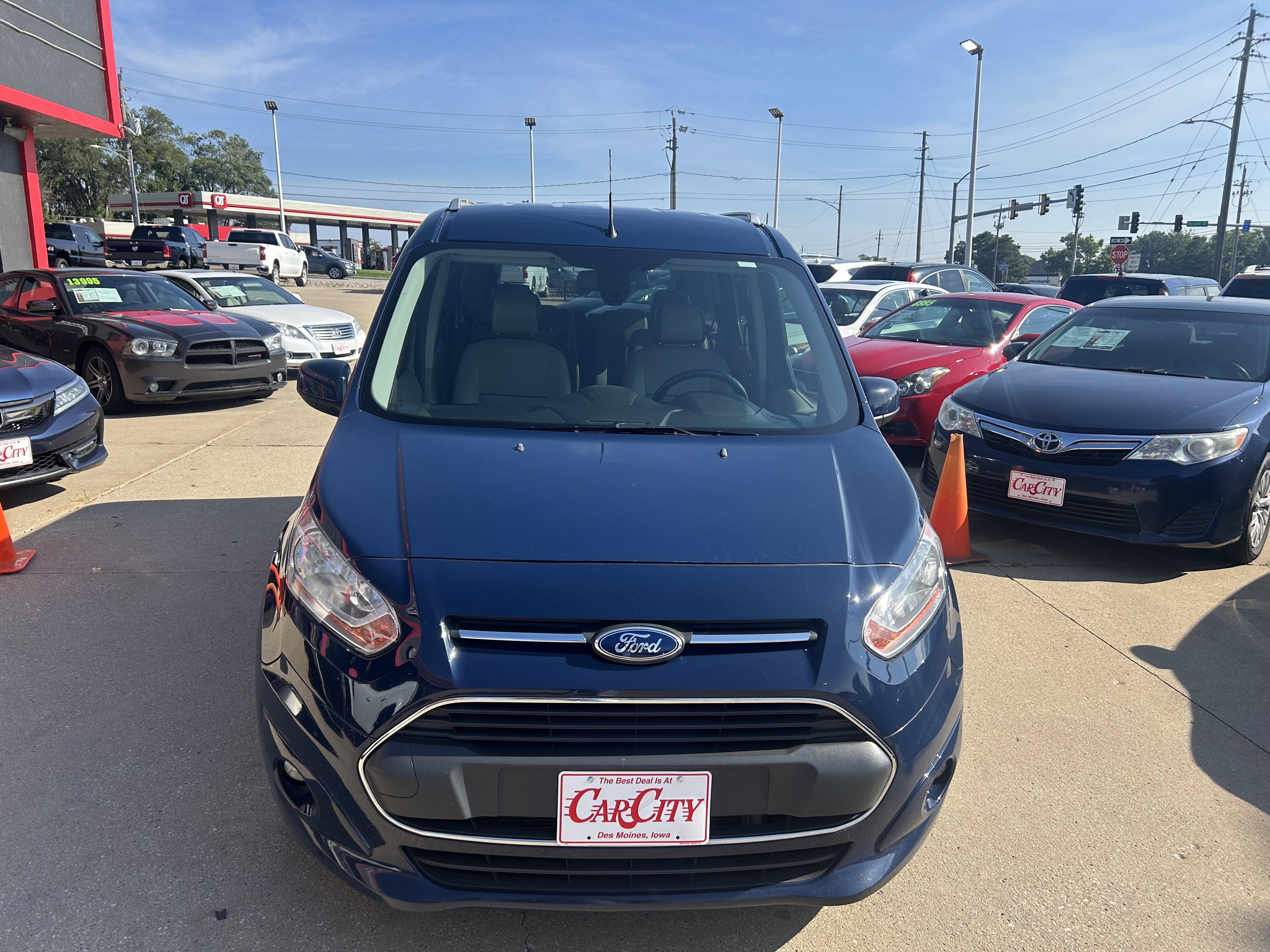Used 2016 Ford Transit Connect Titanium image 2