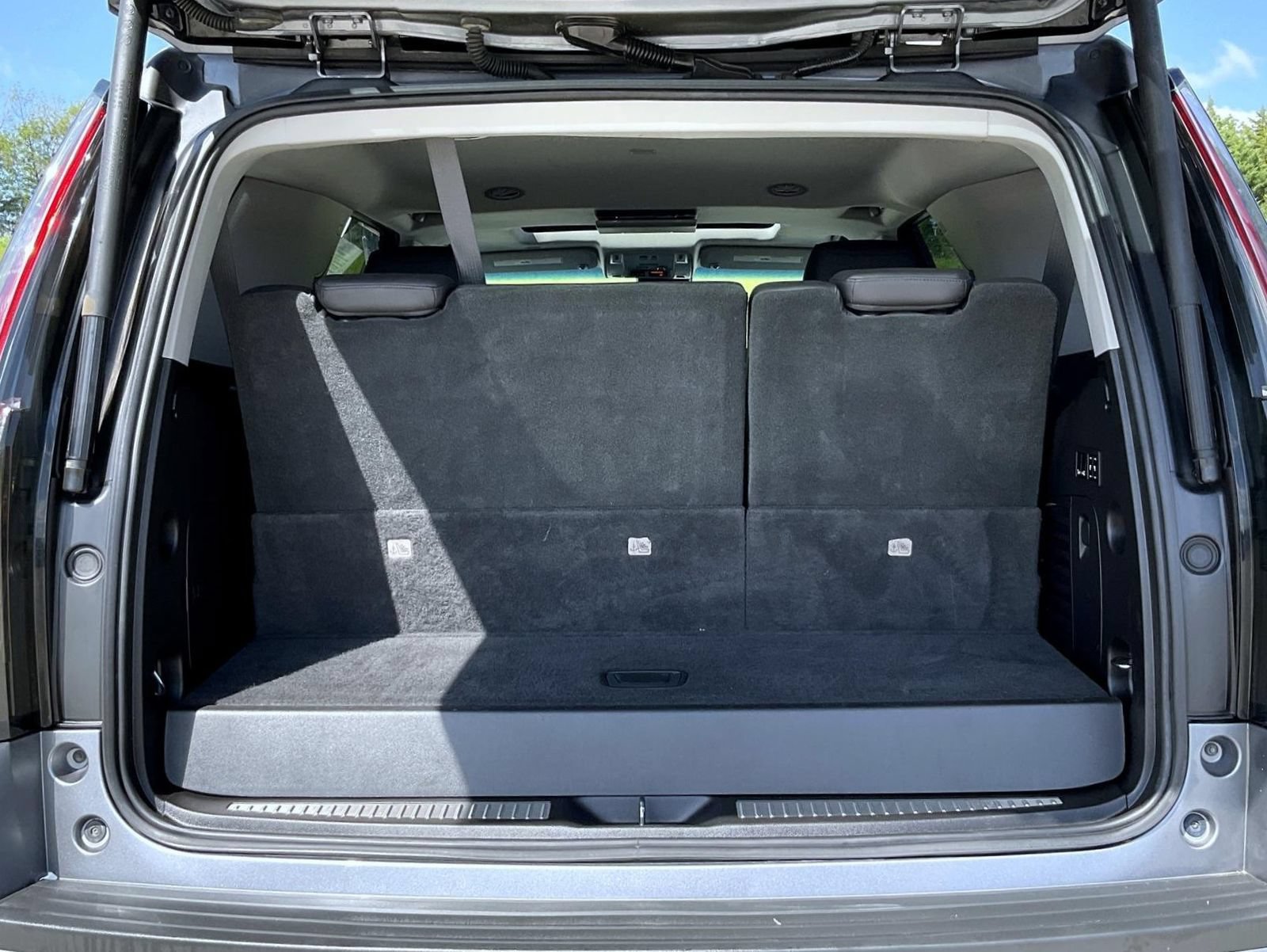 Used 2019 Cadillac Escalade Premium Luxury AWD/4WD image 24