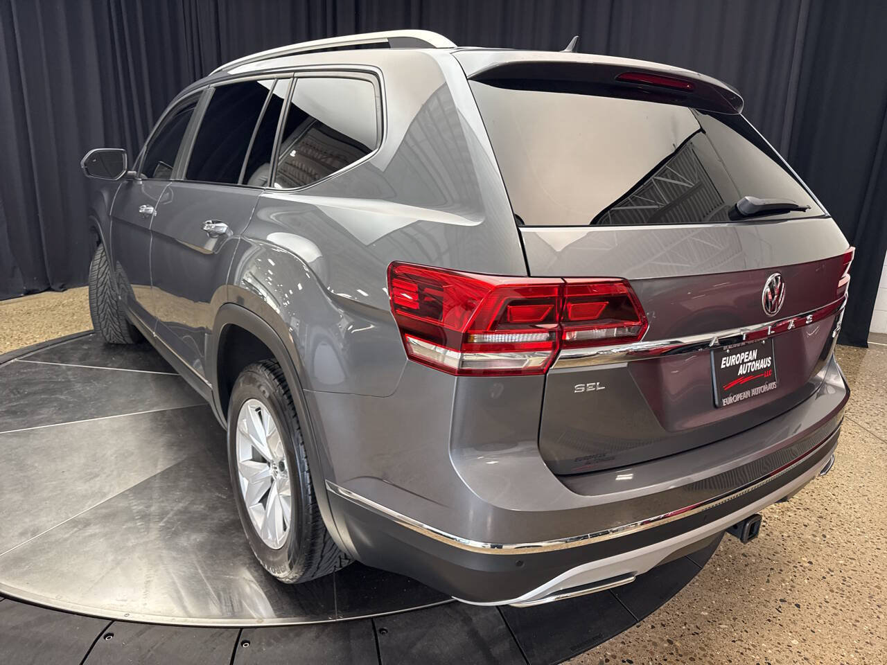 Used 2018 Volkswagen Atlas SEL AWD/4WD image 6