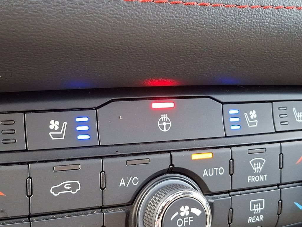 Used 2024 Dodge Durango GT AWD/4WD image 27