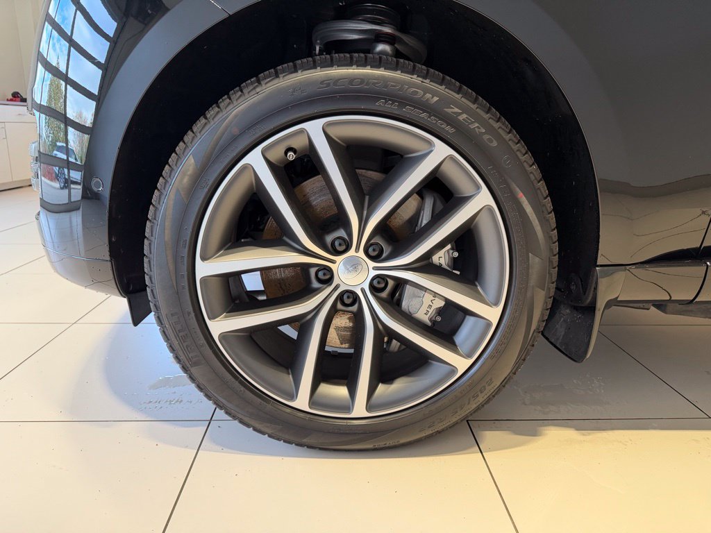 New 2025 Land Rover Range Rover SE AWD/4WD image 7