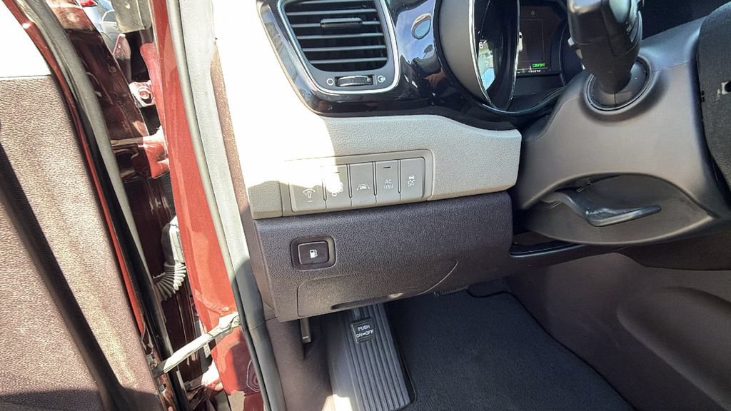Used 2018 Kia Sedona SX Limited FWD image 28