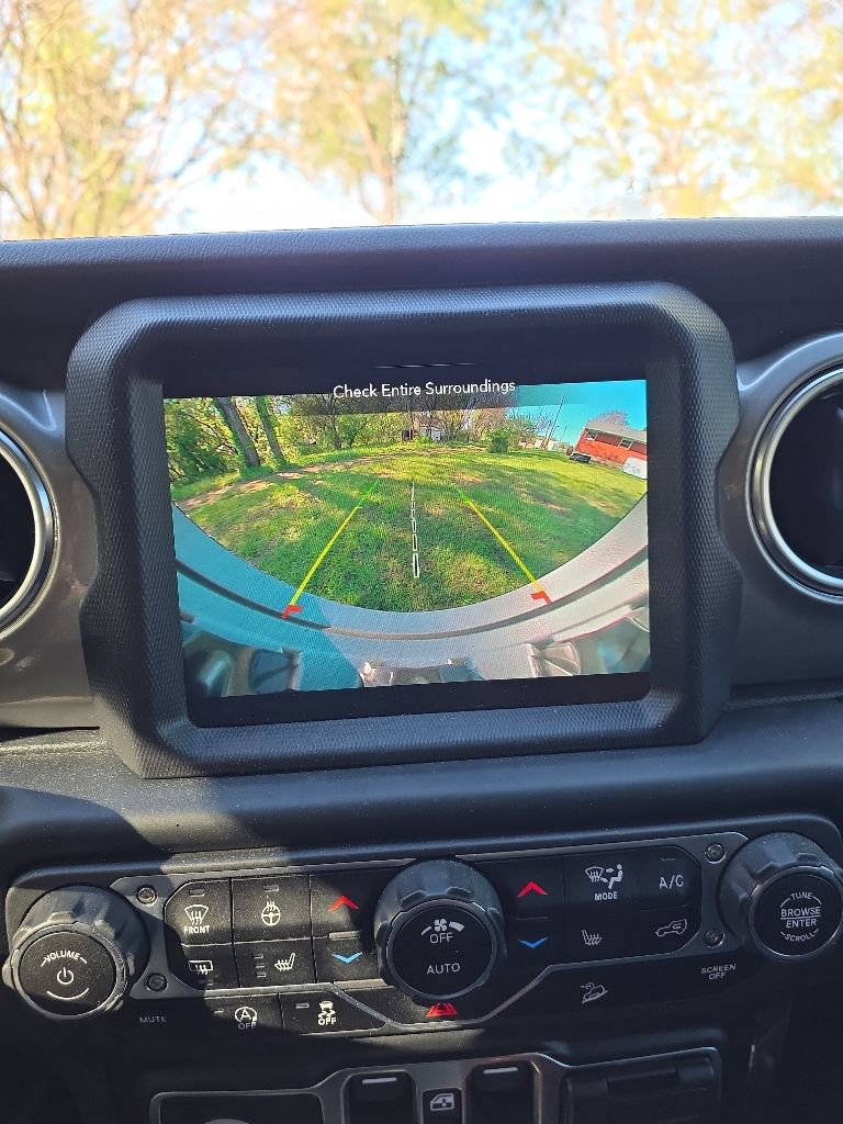 Used 2020 Jeep Wrangler Unlimited Sahara AWD/4WD image 31