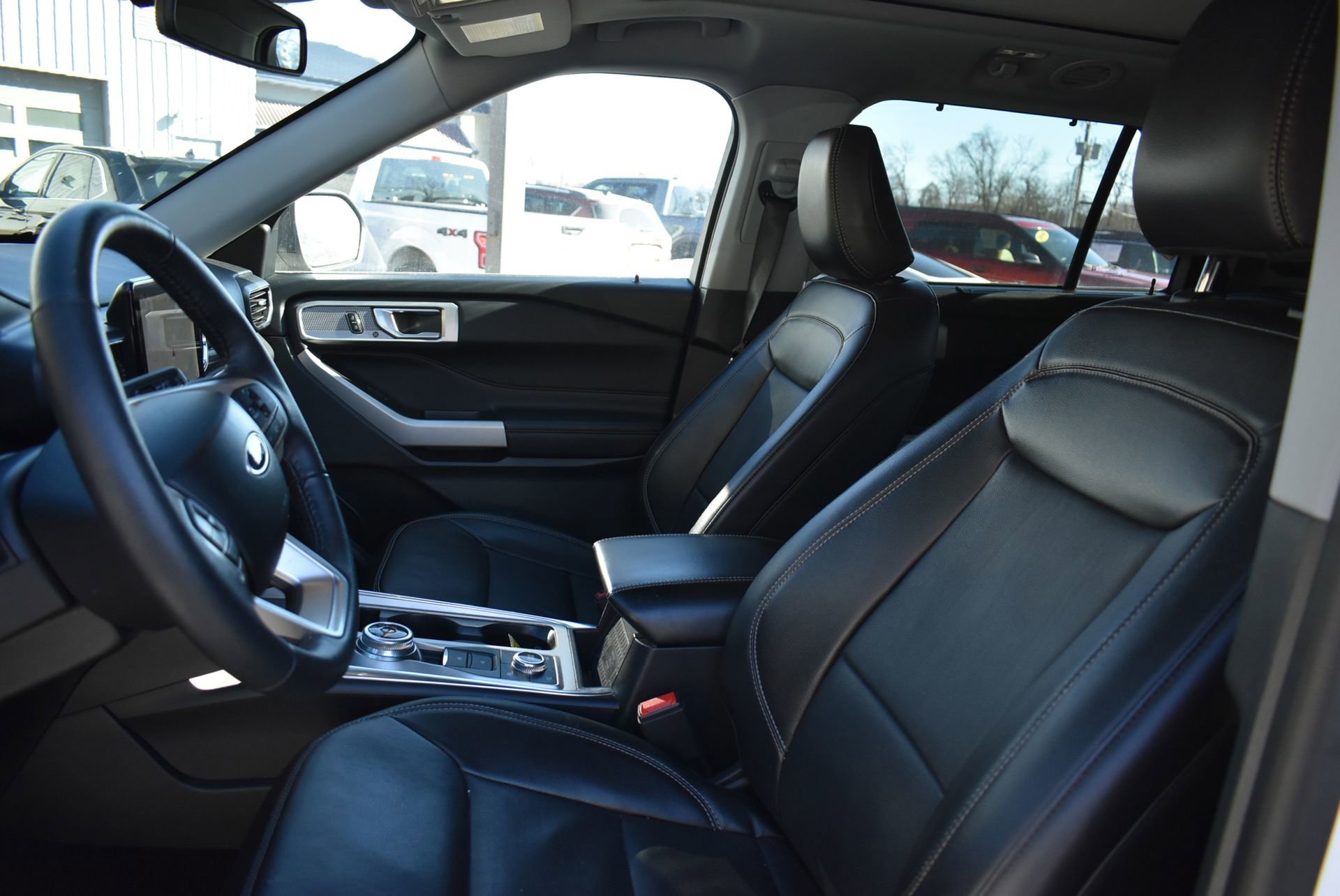 Used 2024 Ford Explorer Limited image 16