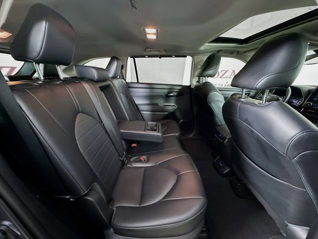 Used 2022 Toyota Highlander XLE image 31