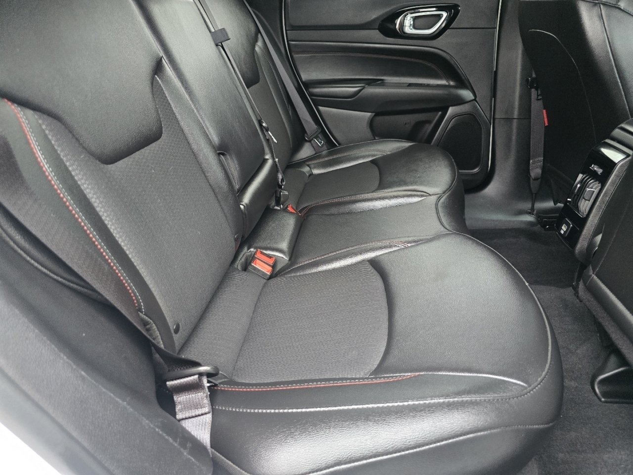 Used 2025 Jeep Compass Trailhawk AWD/4WD image 19