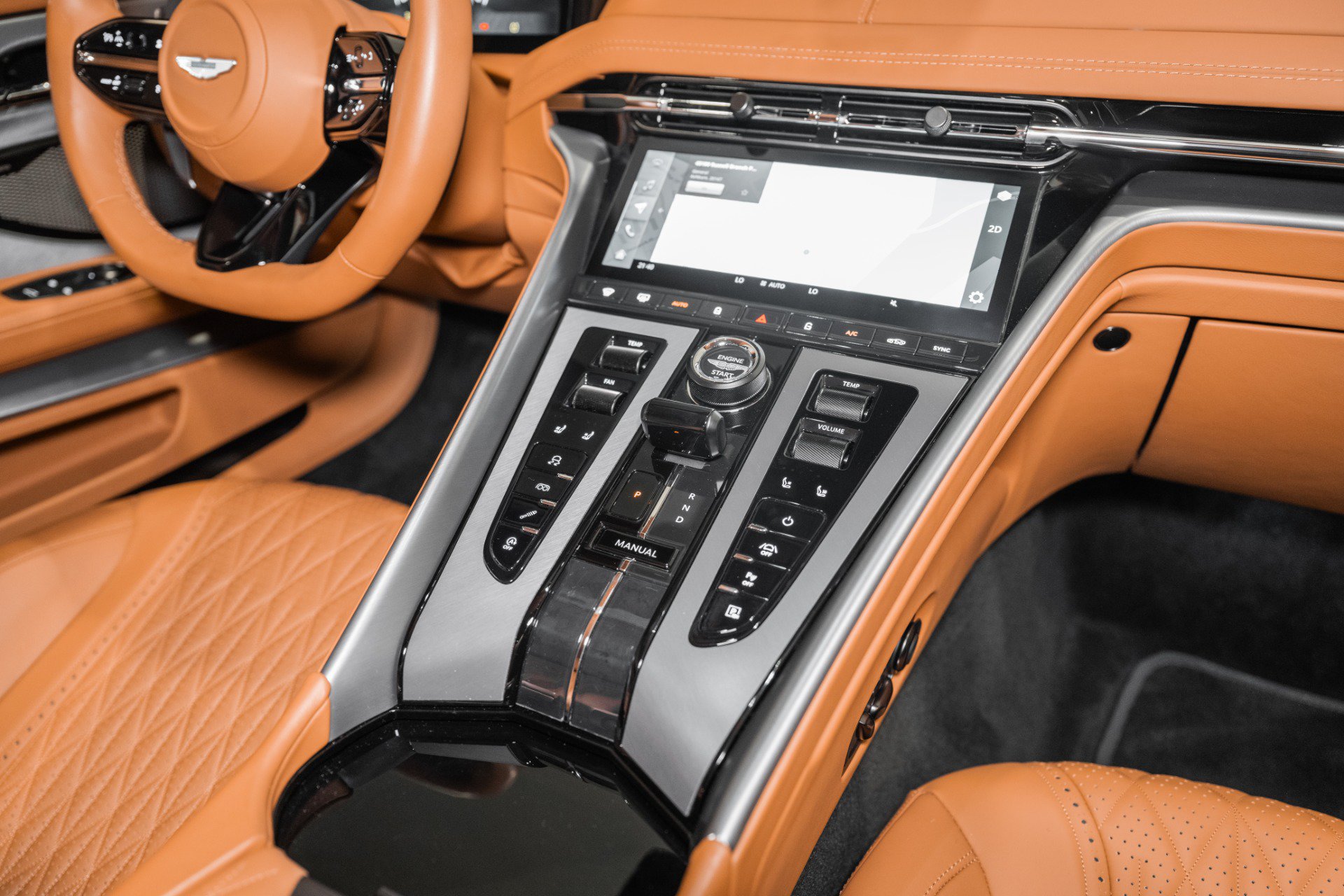 Used 2024 Aston Martin DB12 Coupe RWD image 22