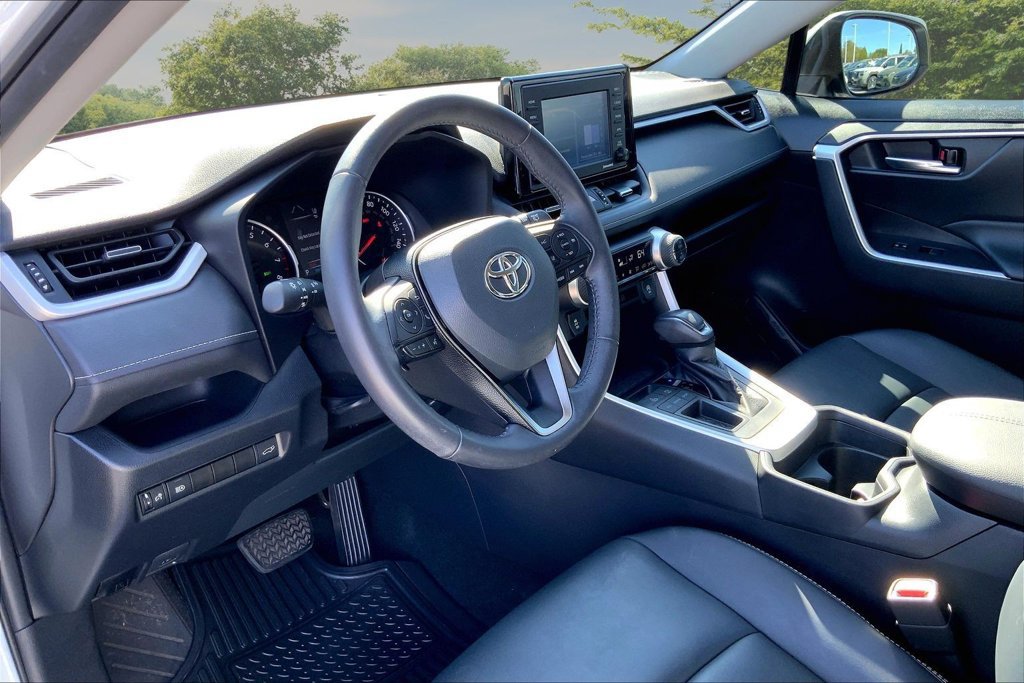 Used 2021 Toyota RAV4 XLE Premium FWD image 17