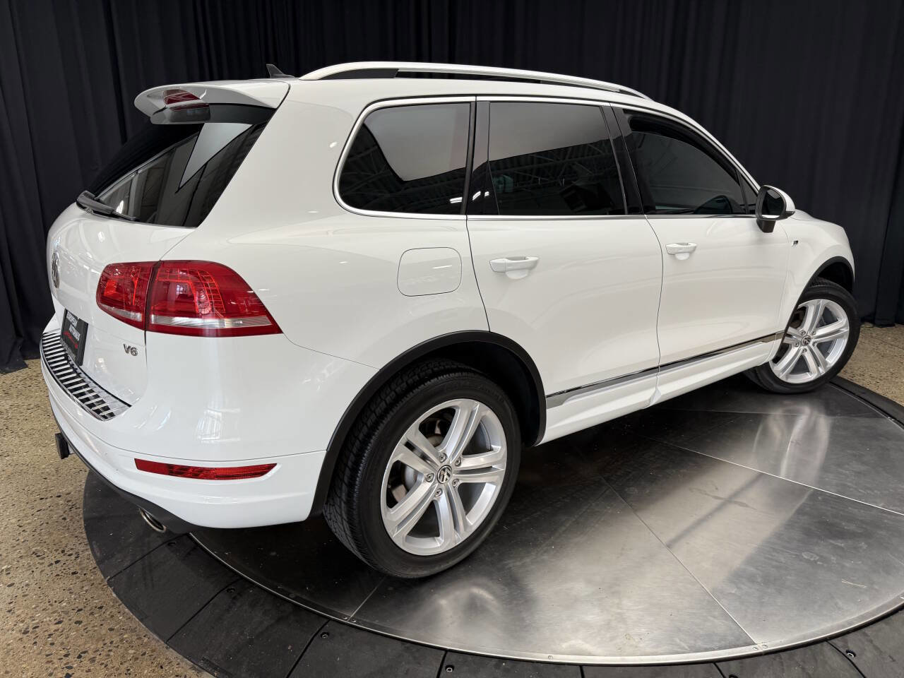 Used 2014 Volkswagen Touareg VR6 image 10