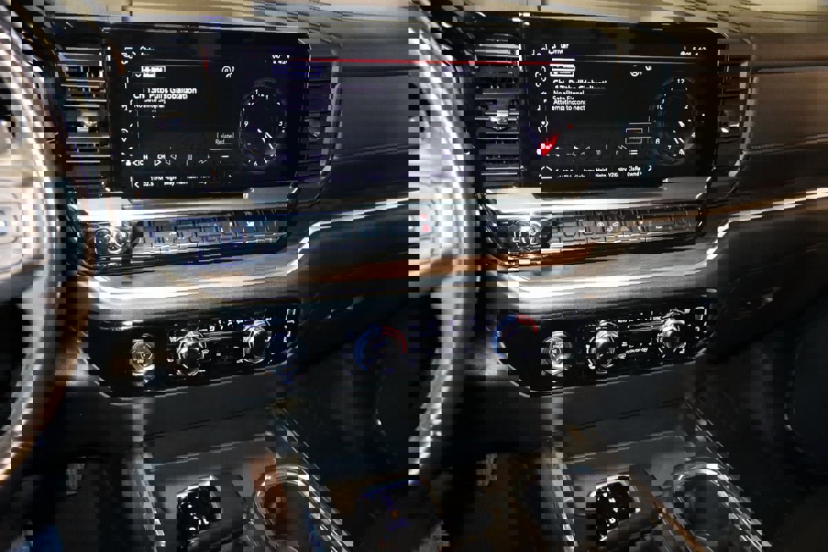 Used 2023 GMC Sierra 1500 SLT w/ SLT Convenience Package image 48