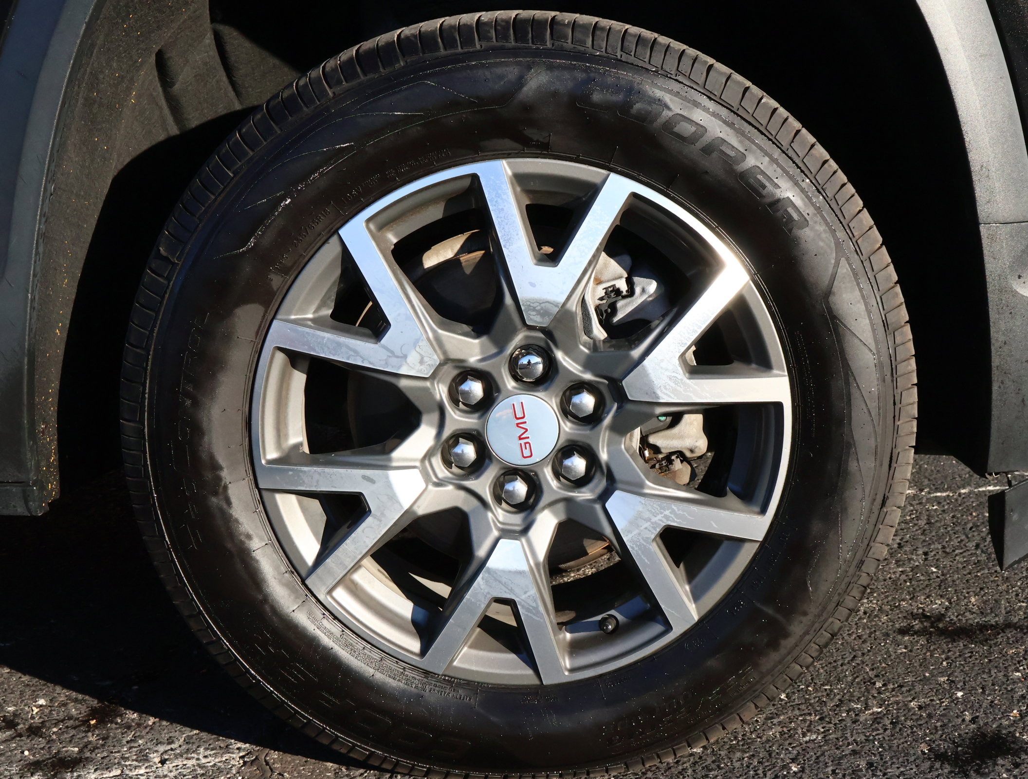 Used 2023 GMC Acadia SLE w/ Driver Convenience Package image 25