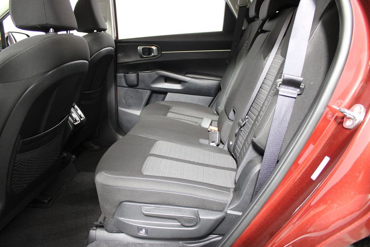 Used 2025 Kia Sorento LX image 22
