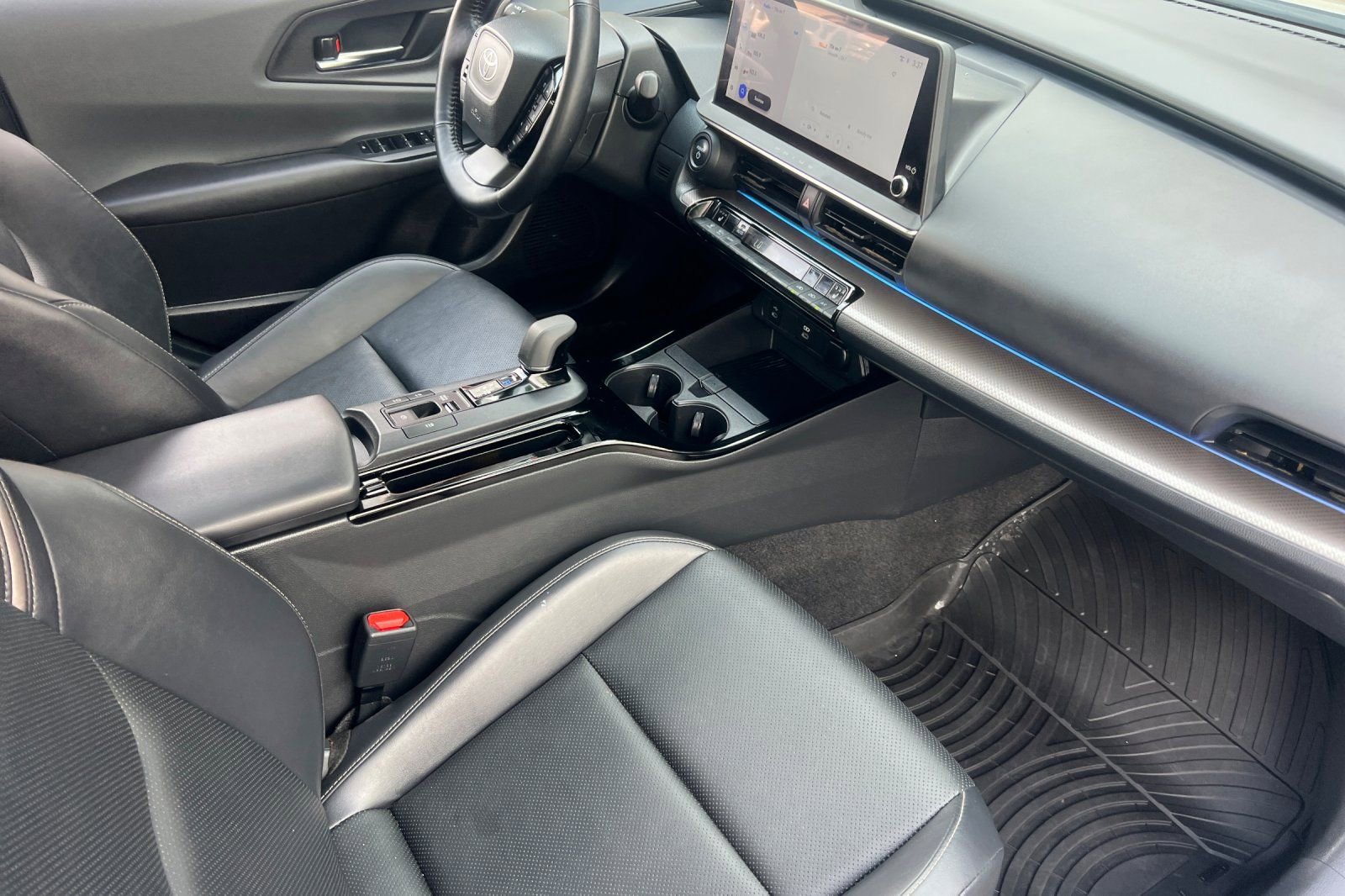 Used 2024 Toyota Prius XLE image 12