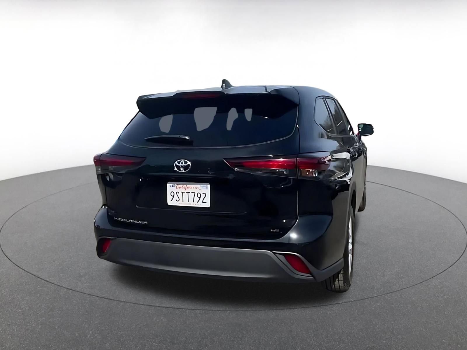 Used 2025 Toyota Highlander LE image 14