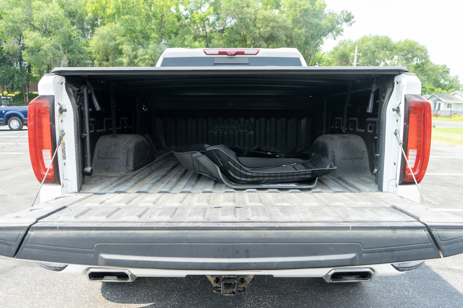 Used 2023 GMC Sierra 1500 AT4 w/ Technology Package AWD/4WD image 10