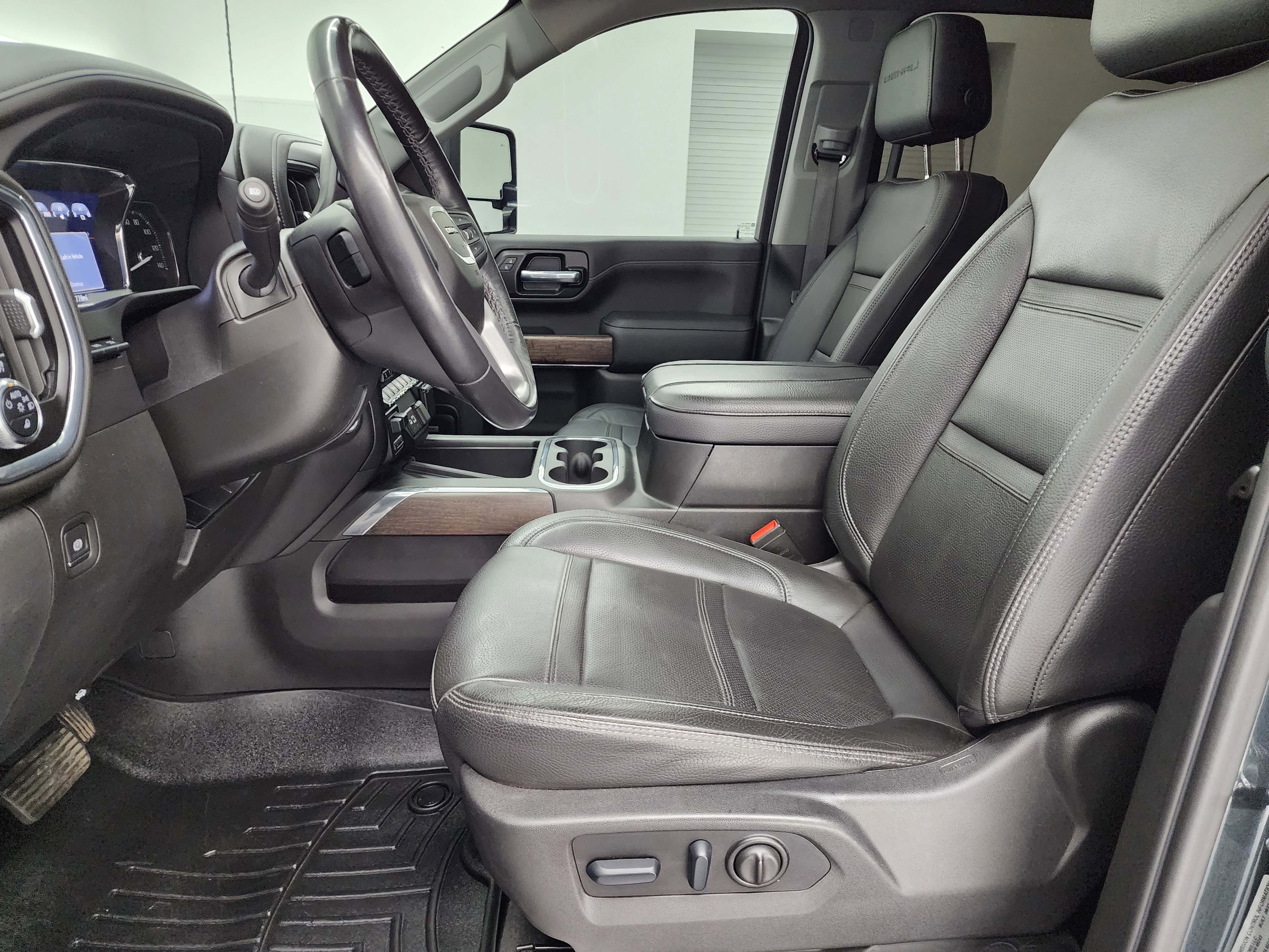 Used 2023 GMC Sierra 3500 Denali w/ Denali Ultimate Package image 8