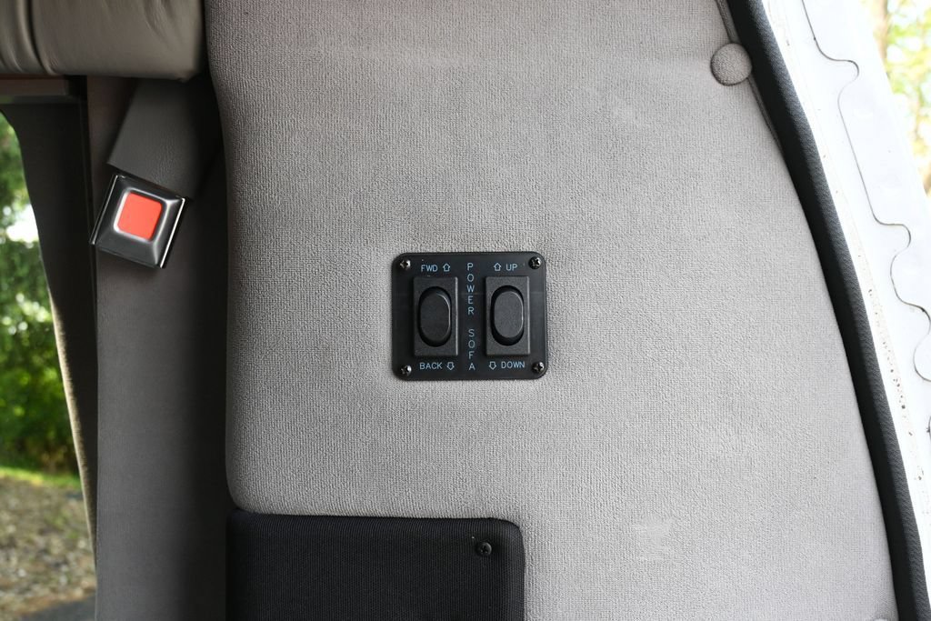 Used 2006 Ford E-150 and Econoline 150 RWD image 11