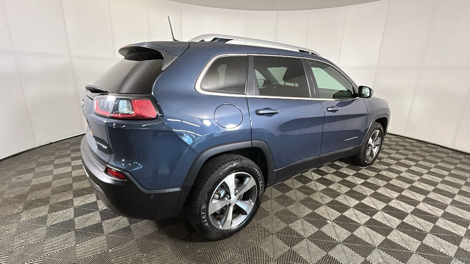 Used 2021 Jeep Cherokee Limited AWD/4WD image 3