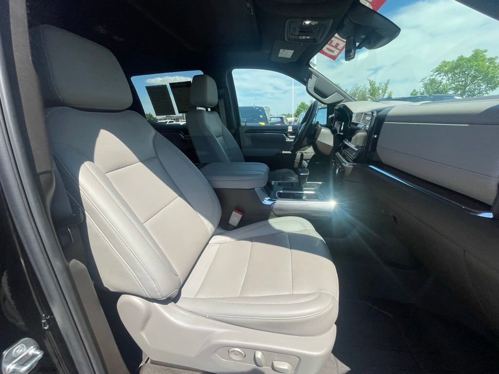 Used 2023 Chevrolet Silverado 1500 LTZ w/ LTZ Premium Package AWD/4WD image 28