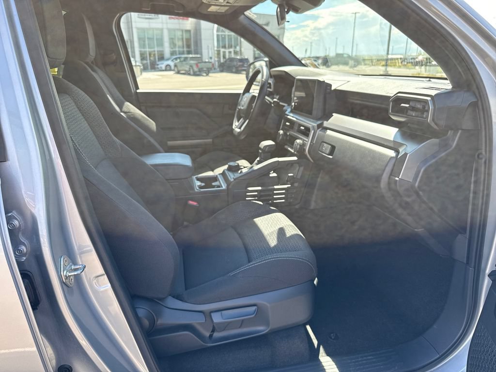 Used 2025 Toyota 4Runner SR5 AWD/4WD image 29
