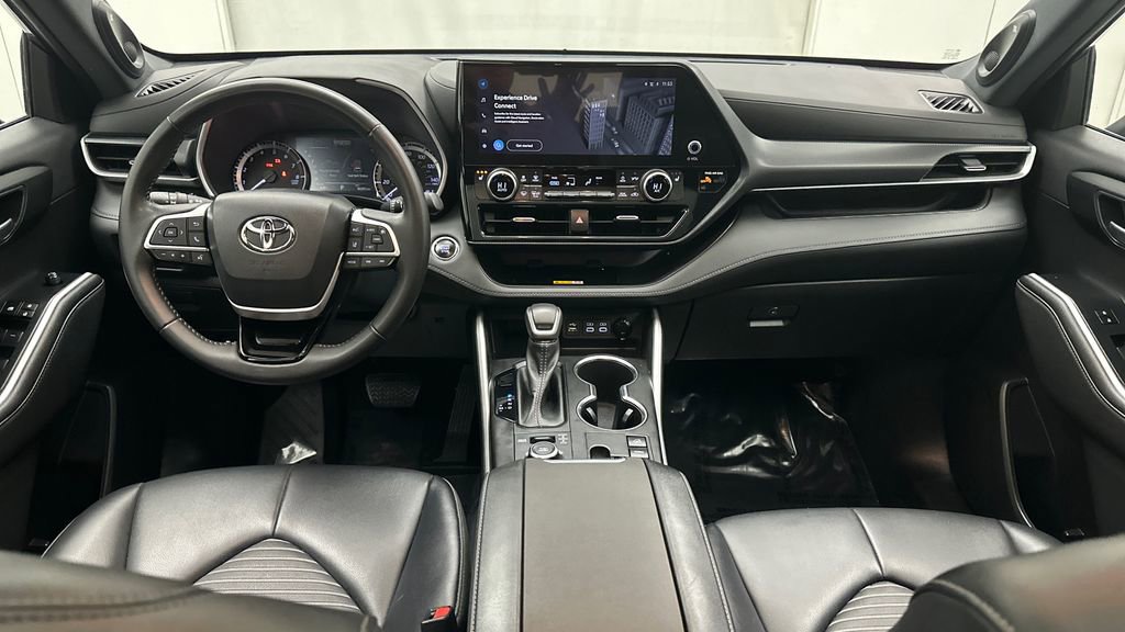 Used 2023 Toyota Highlander XSE image 28