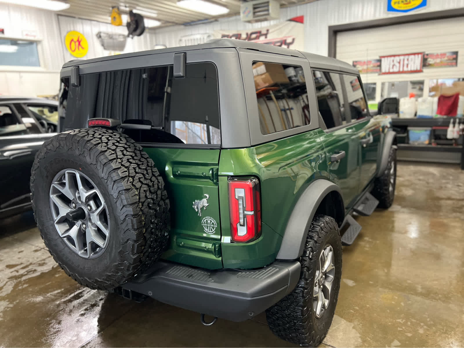 Used 2024 Ford Bronco Badlands image 6