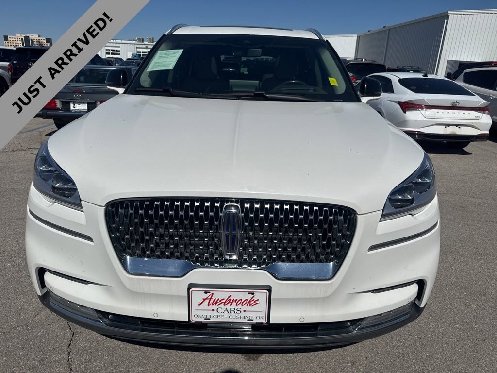Used 2020 Lincoln Aviator Reserve w/ Equipment Group 202A image 2