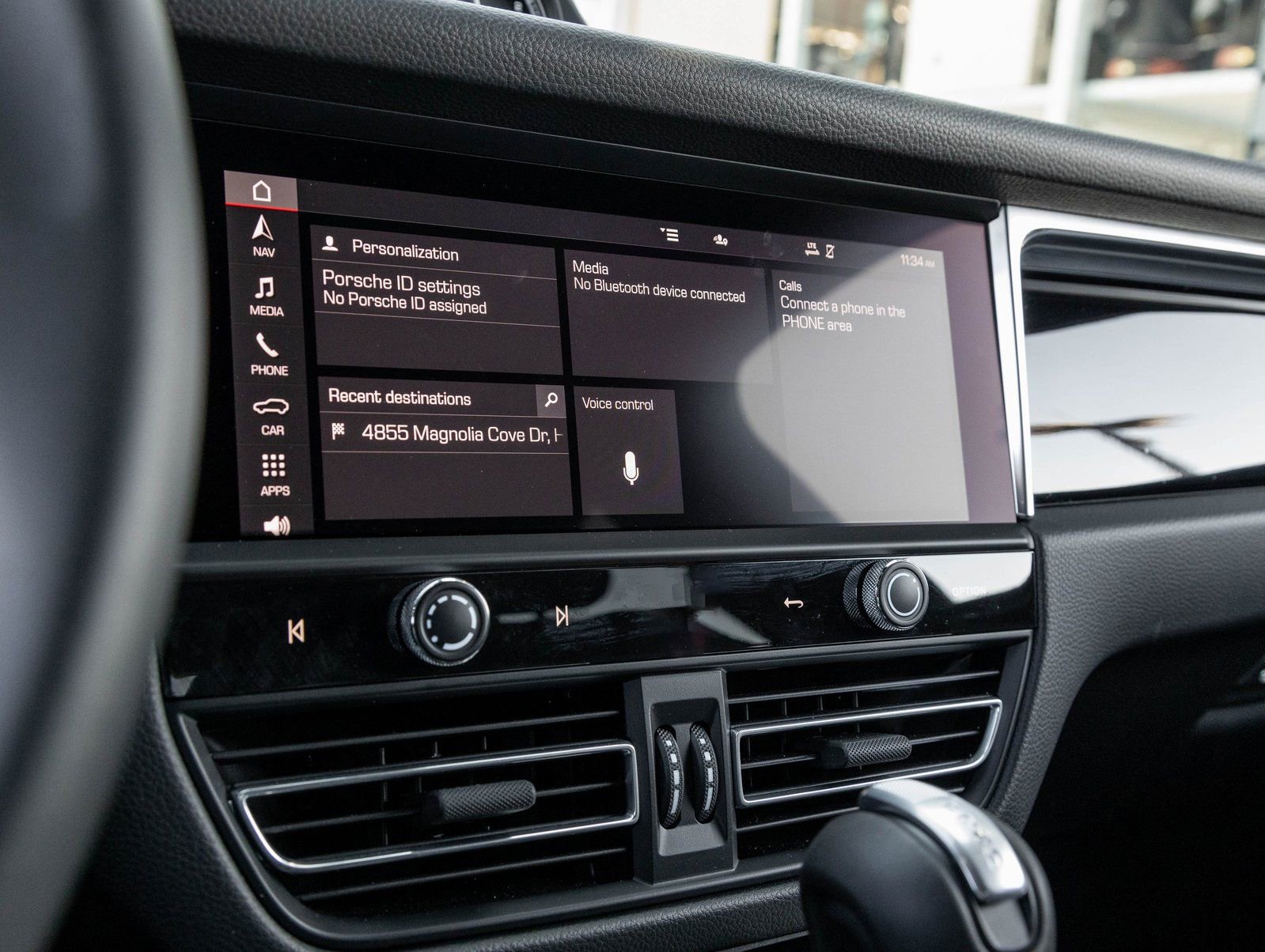 Certified 2026 Porsche Macan image 25