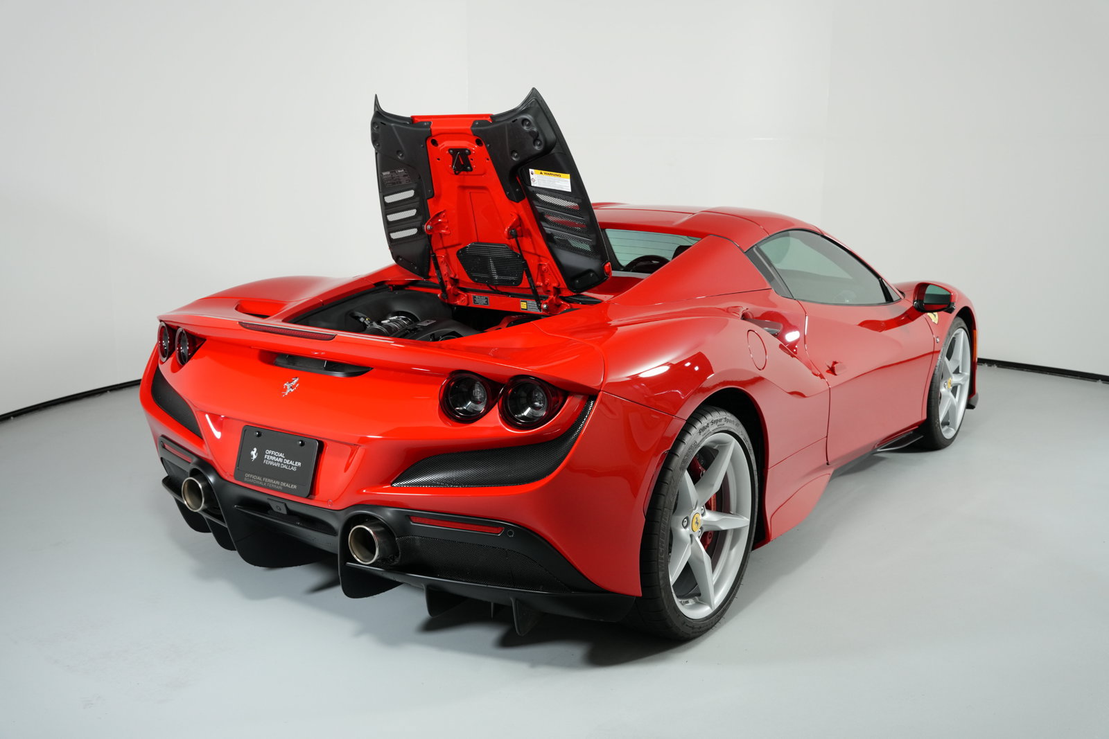 Used 2023 Ferrari F8 Spider RWD image 13