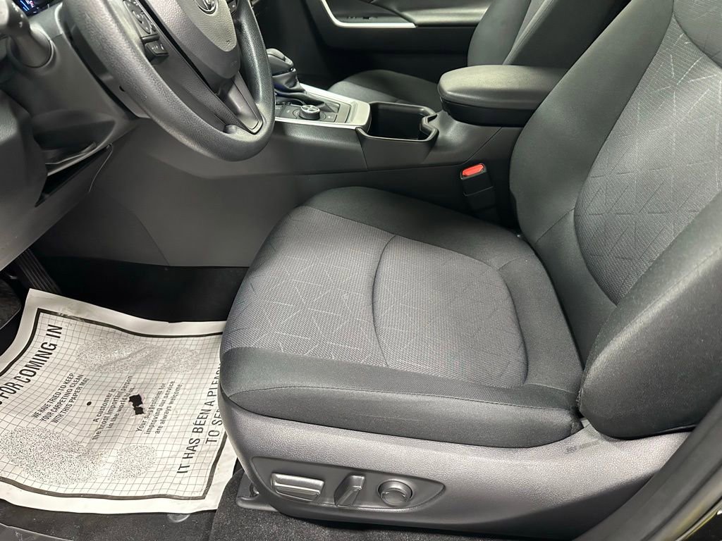 Used 2025 Toyota RAV4 XLE image 13