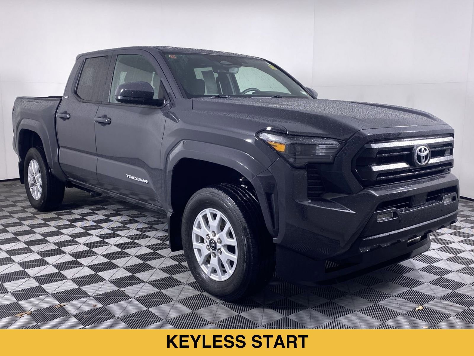 Used 2025 Toyota Tacoma SR5 w/ SR5 Upgrade Package AWD/4WD image 20