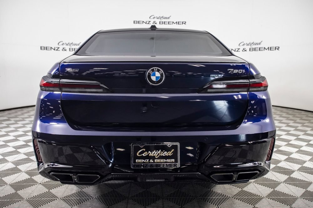 Used 2025 BMW 760i xDrive w/ Executive Package AWD/4WD image 7